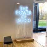 EPOS the power of audio LED skilte